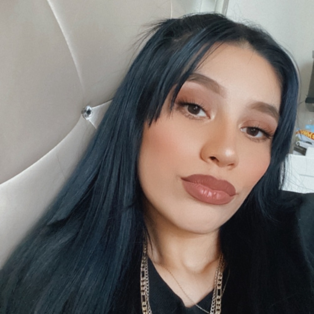 Meet your Posher, Alejandra